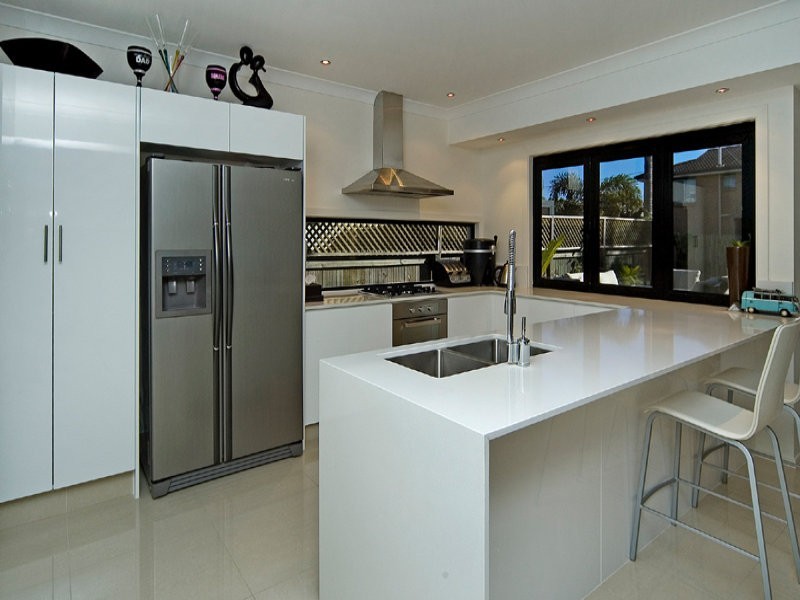 2/46 Bayview Street, Runaway Bay QLD 4216