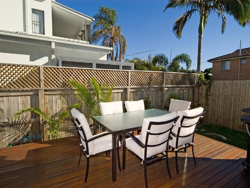 2/46 Bayview Street, Runaway Bay QLD 4216