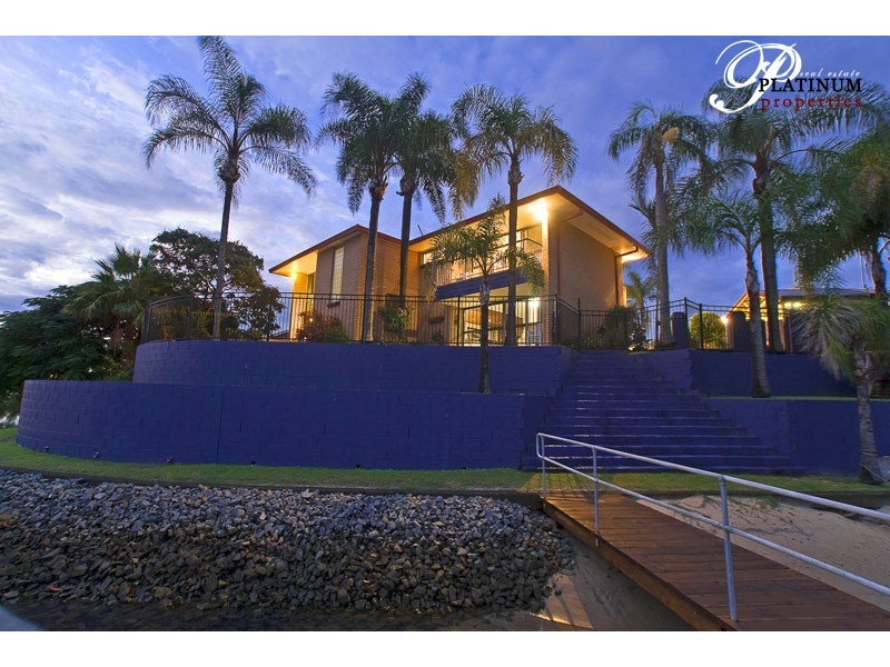 30 Bight Court, Mermaid Waters QLD 4218