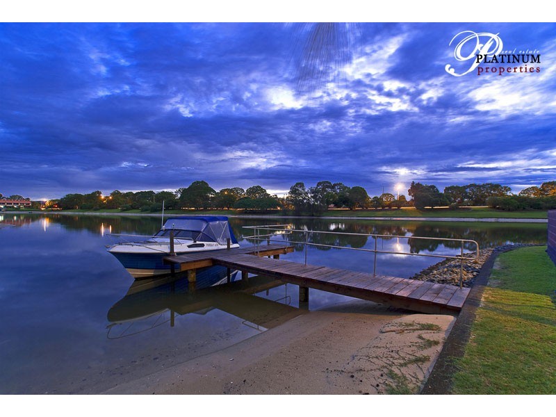 30 Bight Court, Mermaid Waters QLD 4218