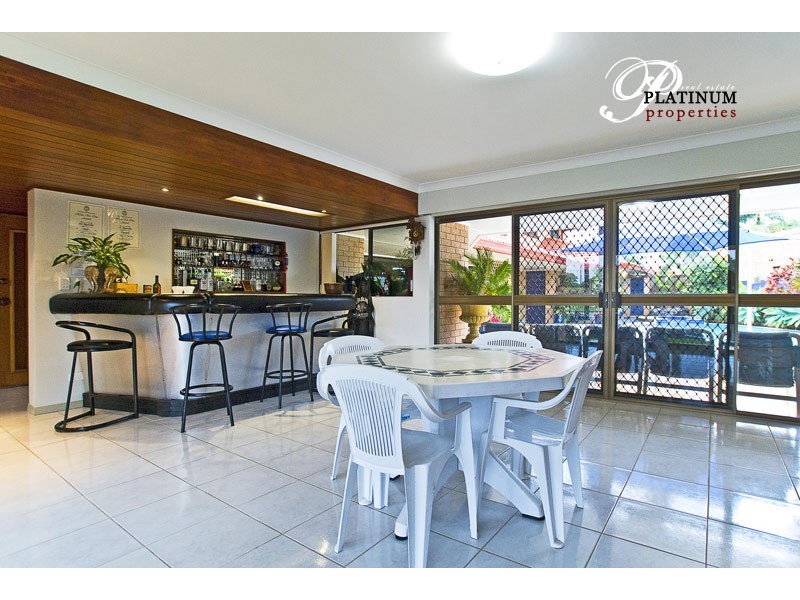 30 Bight Court, Mermaid Waters QLD 4218