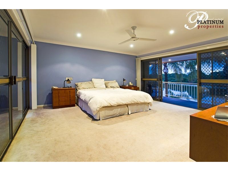 30 Bight Court, Mermaid Waters QLD 4218