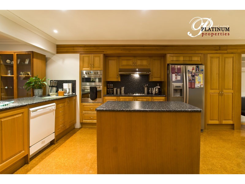 30 Bight Court, Mermaid Waters QLD 4218