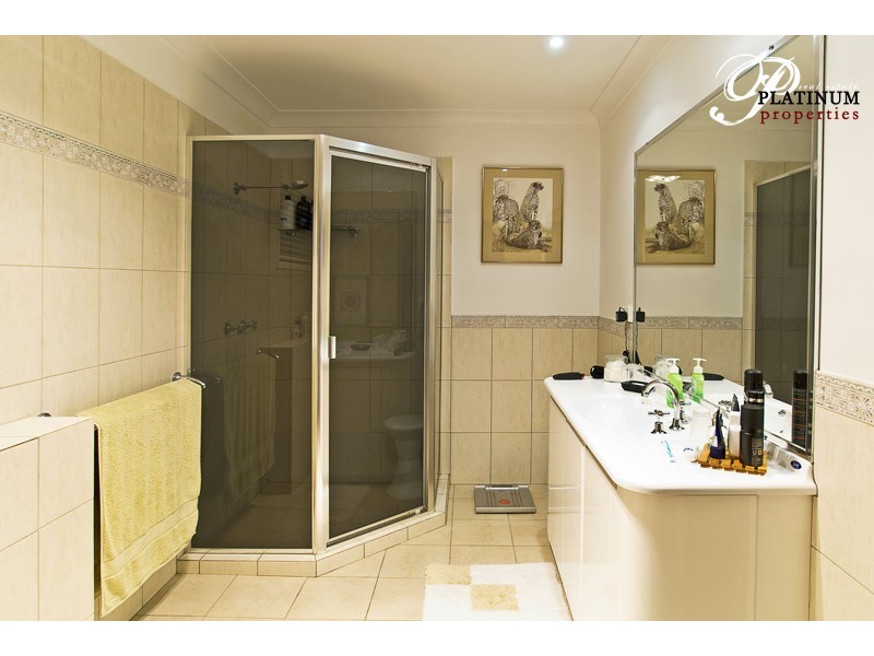 30 Bight Court, Mermaid Waters QLD 4218