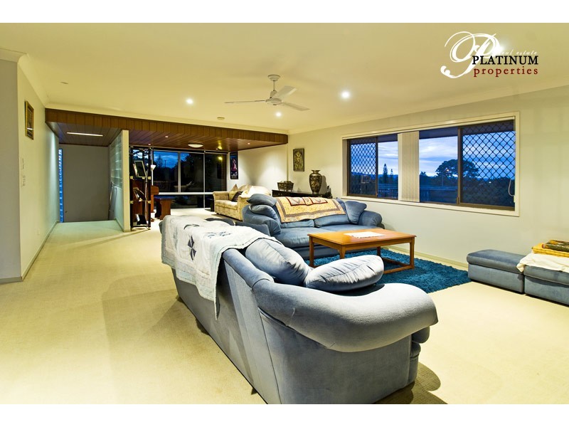 30 Bight Court, Mermaid Waters QLD 4218