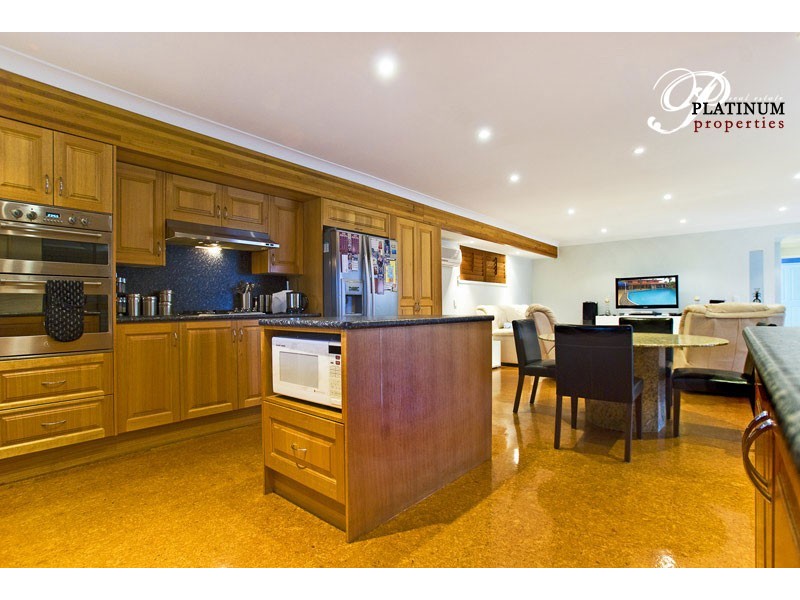 30 Bight Court, Mermaid Waters QLD 4218