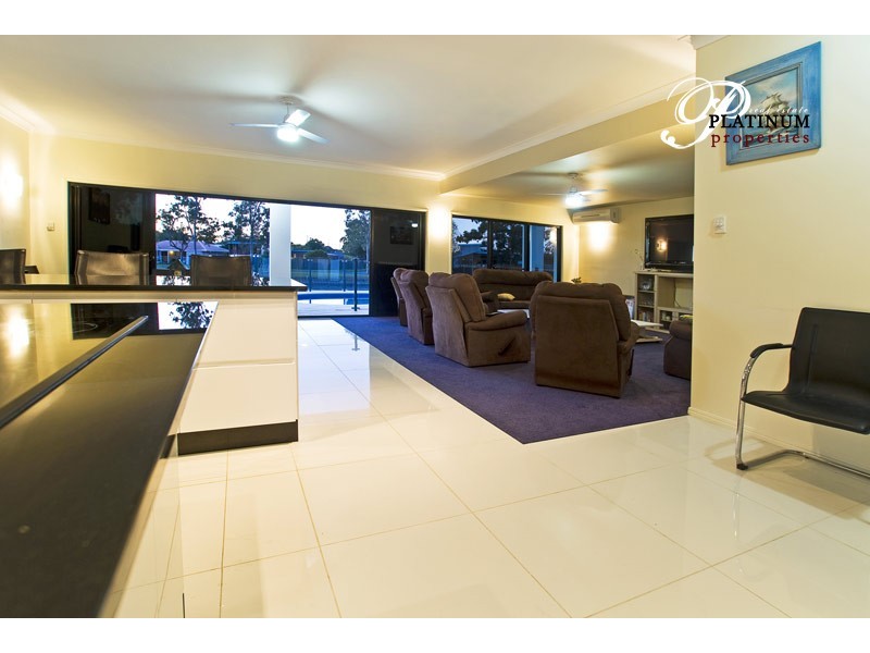 19 Perry Place, Biggera Waters QLD 4216