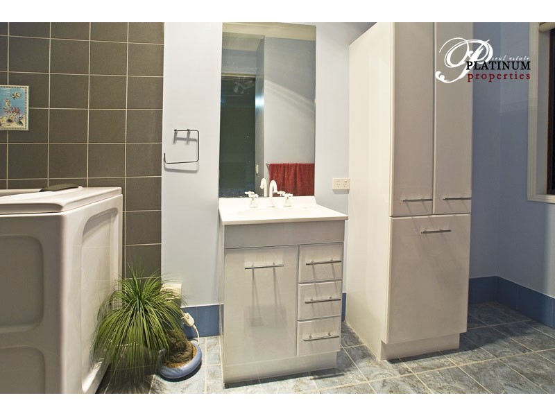 19 Perry Place, Biggera Waters QLD 4216