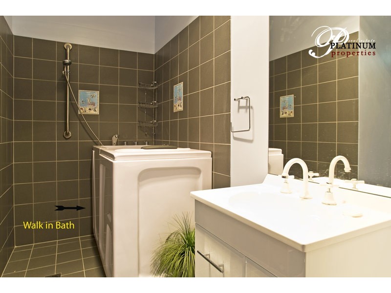 19 Perry Place, Biggera Waters QLD 4216