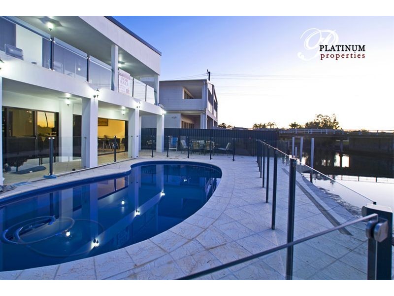 19 Perry Place, Biggera Waters QLD 4216