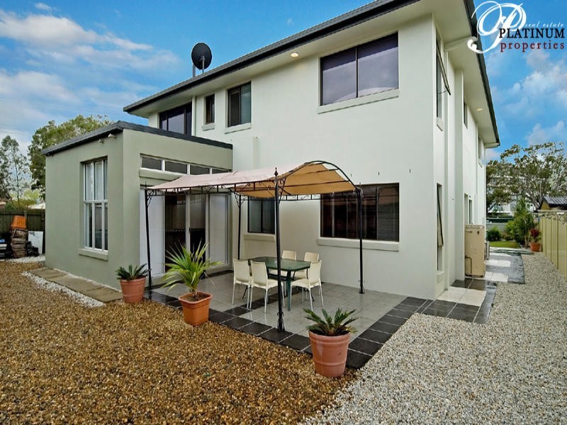 316 Bayview Street, Hollywell QLD 4216