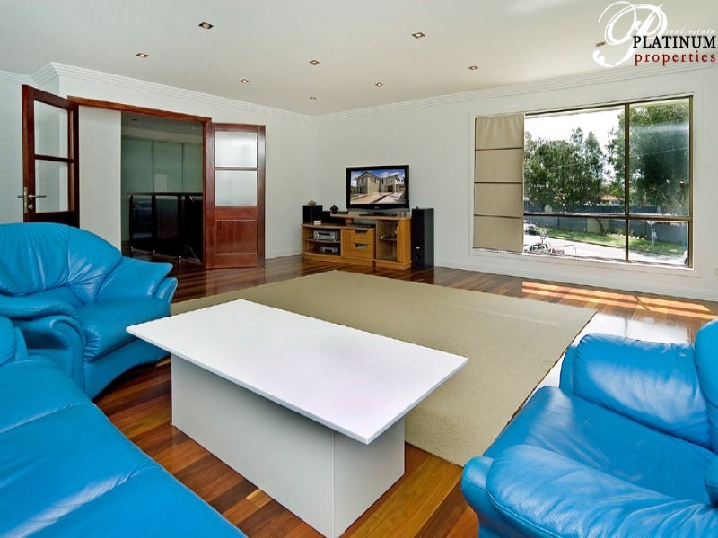 316 Bayview Street, Hollywell QLD 4216