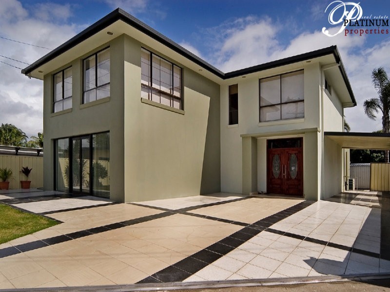 316 Bayview Street, Hollywell QLD 4216