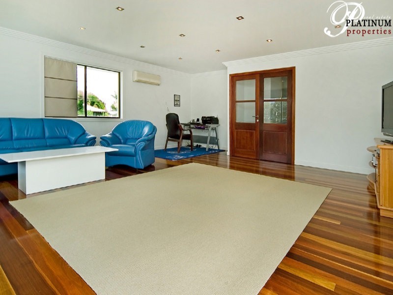 316 Bayview Street, Hollywell QLD 4216