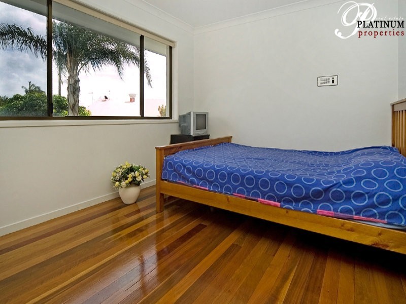 316 Bayview Street, Hollywell QLD 4216