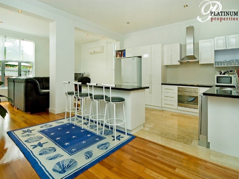 316 Bayview Street, Hollywell QLD 4216