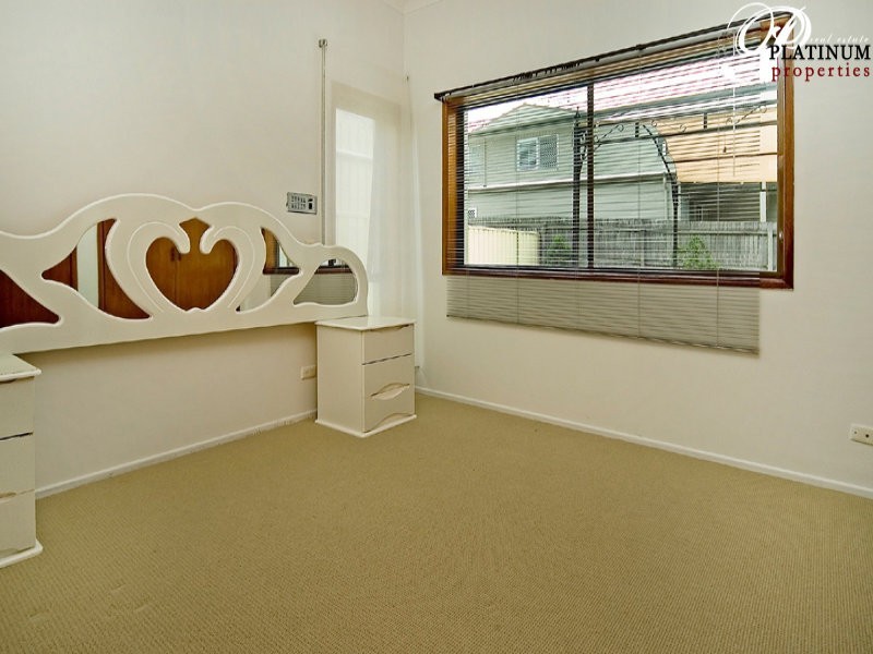 316 Bayview Street, Hollywell QLD 4216