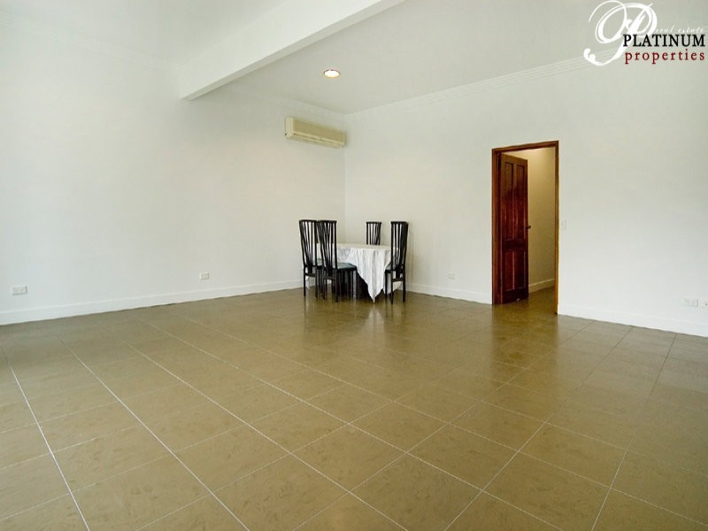 316 Bayview Street, Hollywell QLD 4216