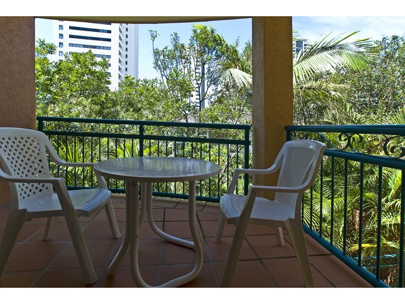 22/20 Anne Ave, Broadbeach QLD 4218