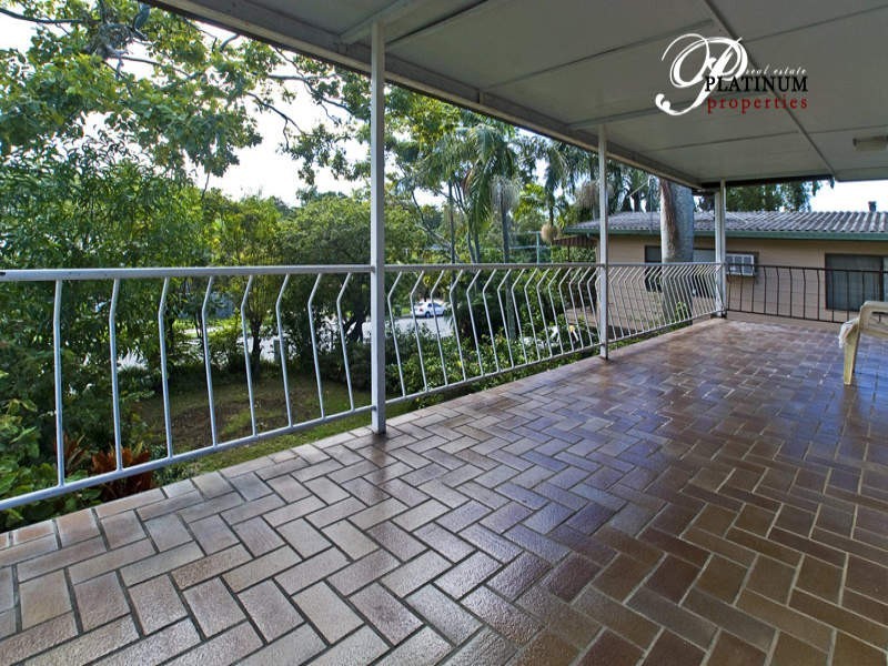 2 Golden Cresc, Southport QLD 4215
