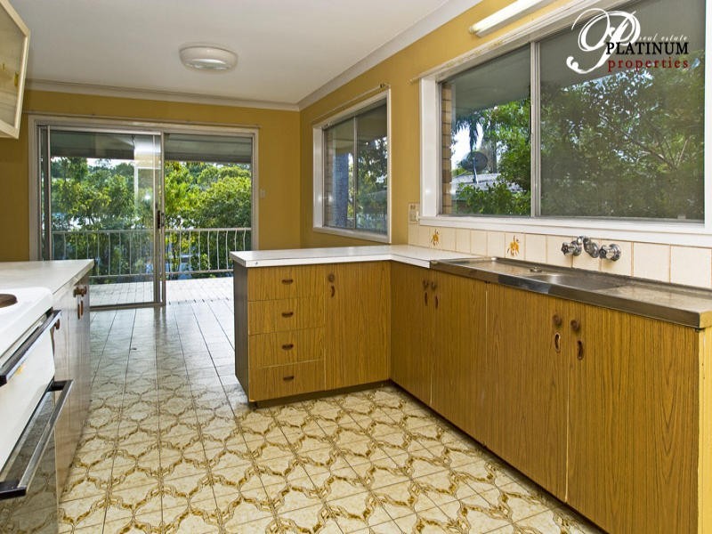 2 Golden Cresc, Southport QLD 4215