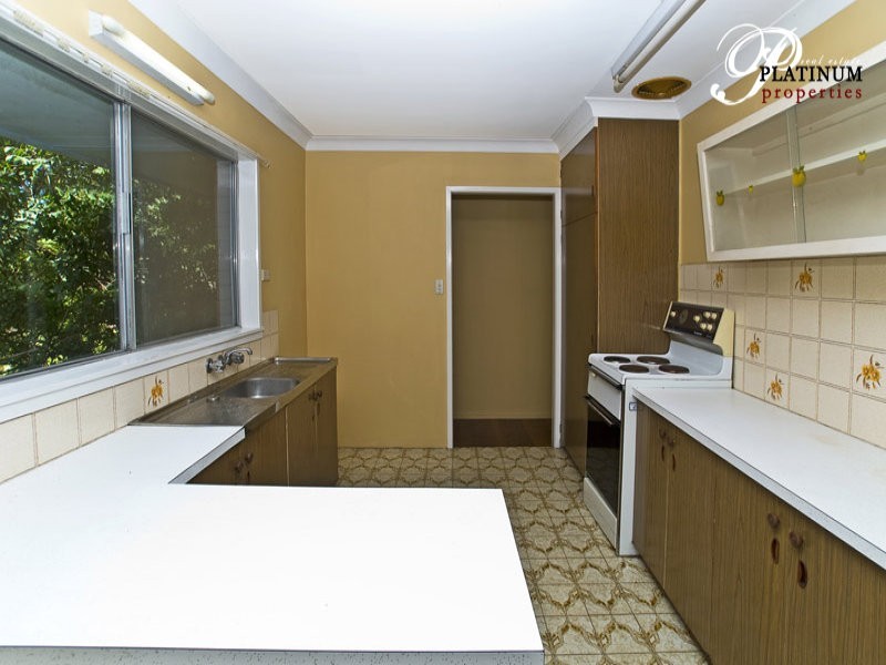 2 Golden Cresc, Southport QLD 4215