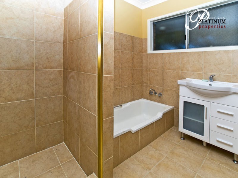 2 Golden Cresc, Southport QLD 4215