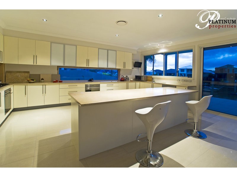 Hope Island QLD 4212