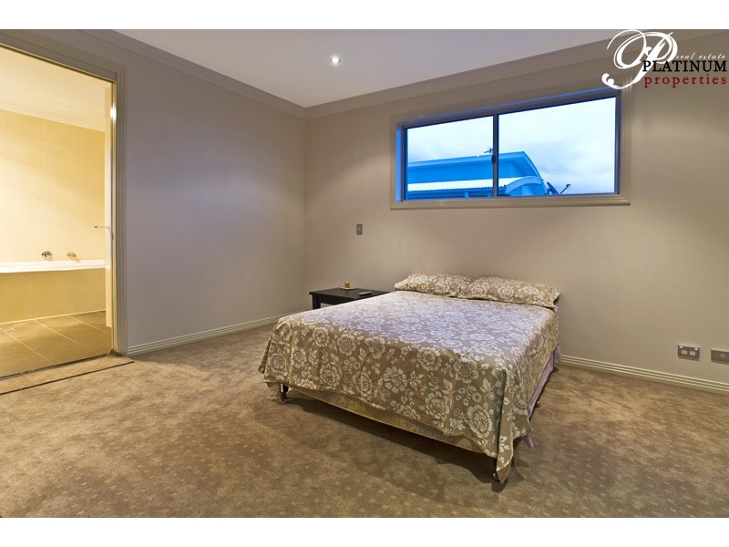 Hope Island QLD 4212