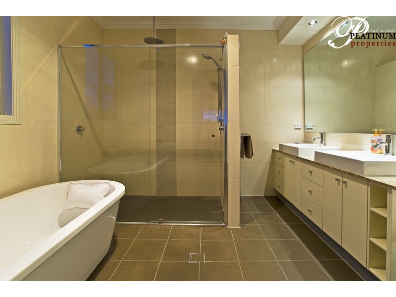 Hope Island QLD 4212