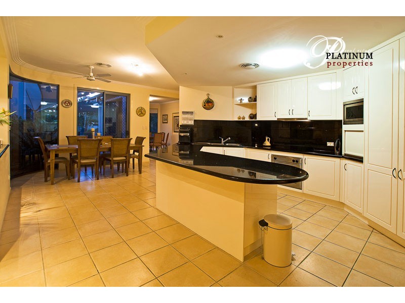 14 Kilbreck Street, Benowa QLD 4217