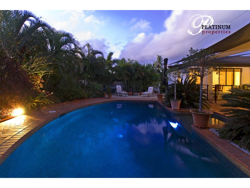 14 Kilbreck Street, Benowa QLD 4217