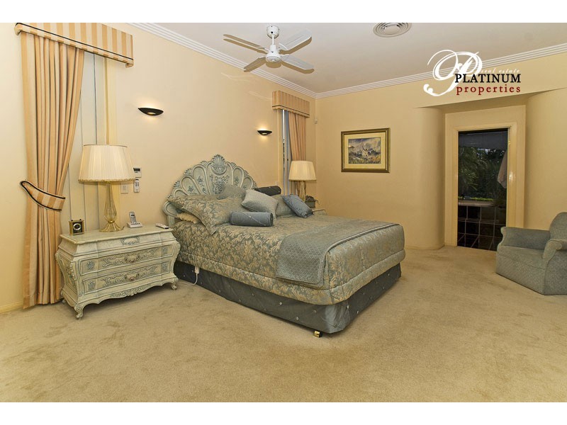 14 Kilbreck Street, Benowa QLD 4217
