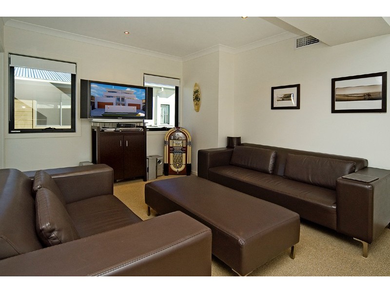 1/46 Bayview Street, Runaway Bay QLD 4216