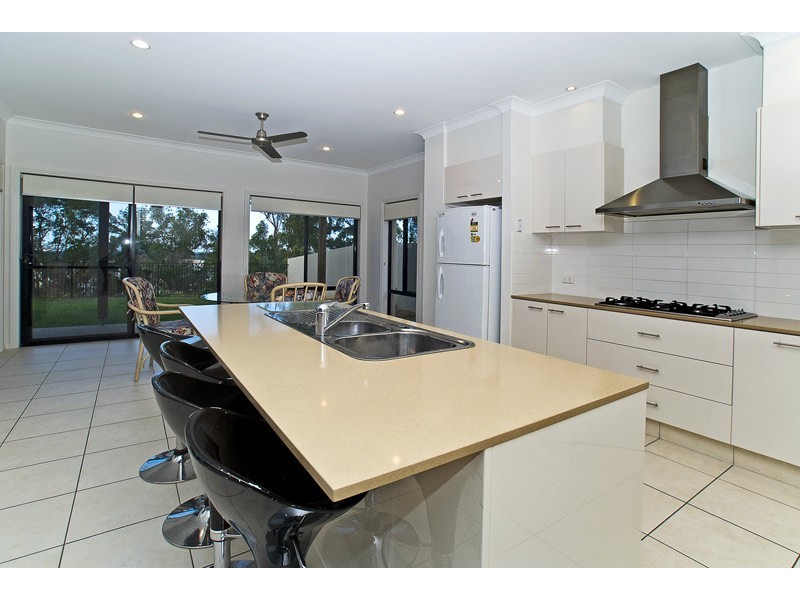 5 Zane Street, Molendinar QLD 4214