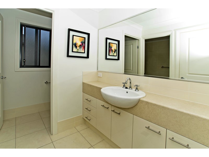 5 Zane Street, Molendinar QLD 4214