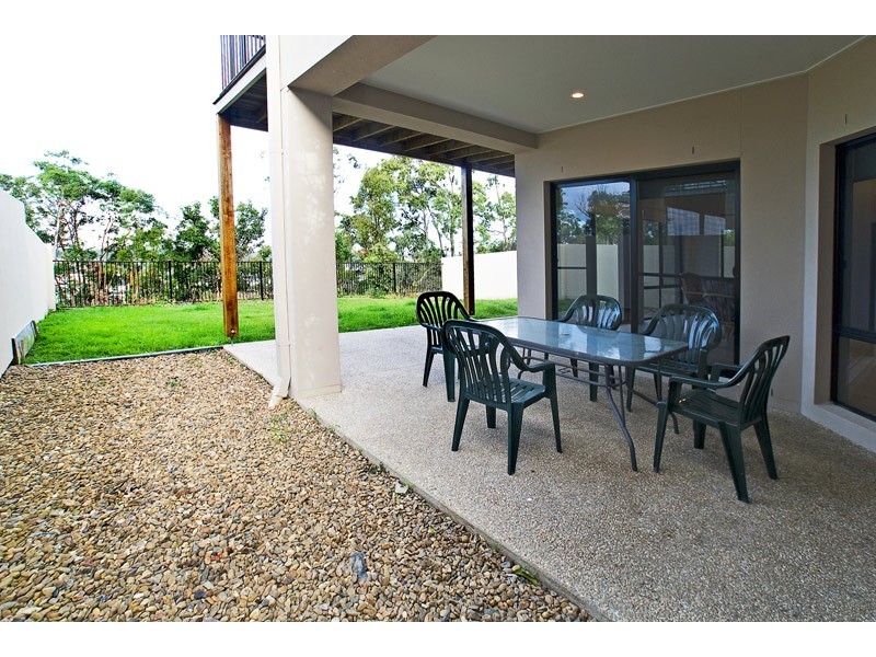 5 Zane Street, Molendinar QLD 4214