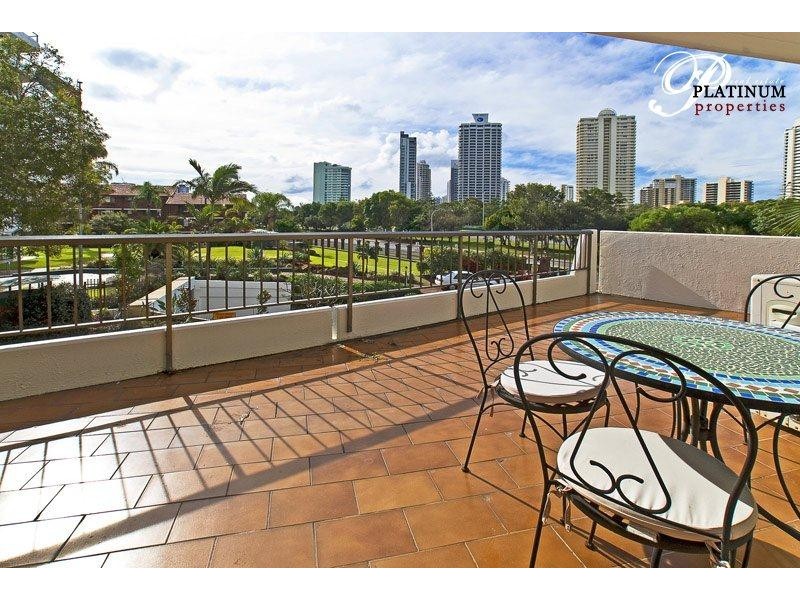 18 Commodore Drive, Paradise Waters QLD 4217