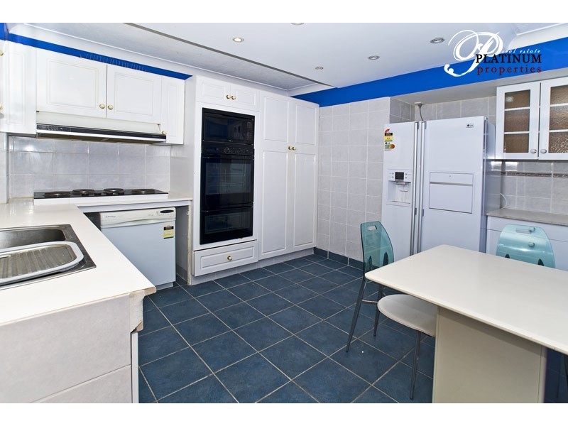 18 Commodore Drive, Paradise Waters QLD 4217