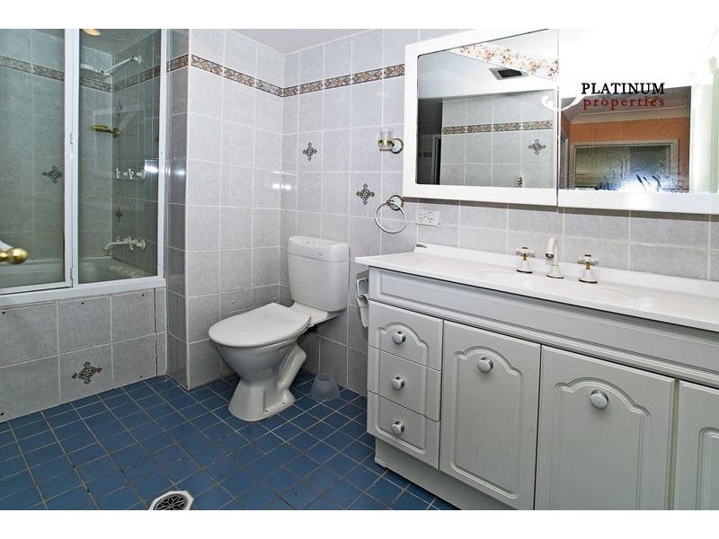 18 Commodore Drive, Paradise Waters QLD 4217