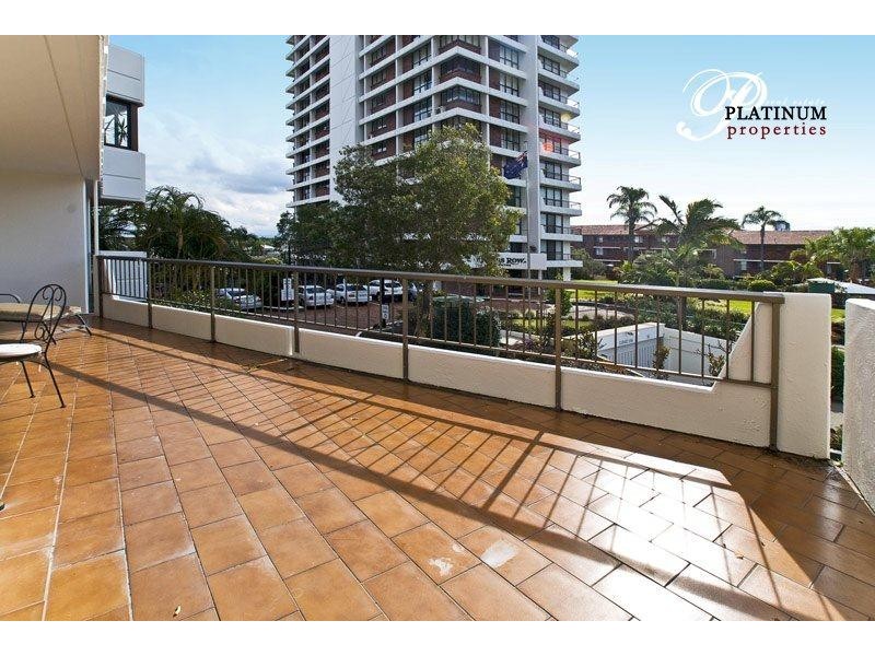 18 Commodore Drive, Paradise Waters QLD 4217