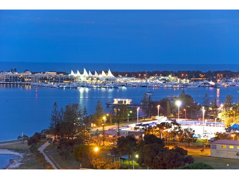 16B/114 Marine Pde, Southport QLD 4215