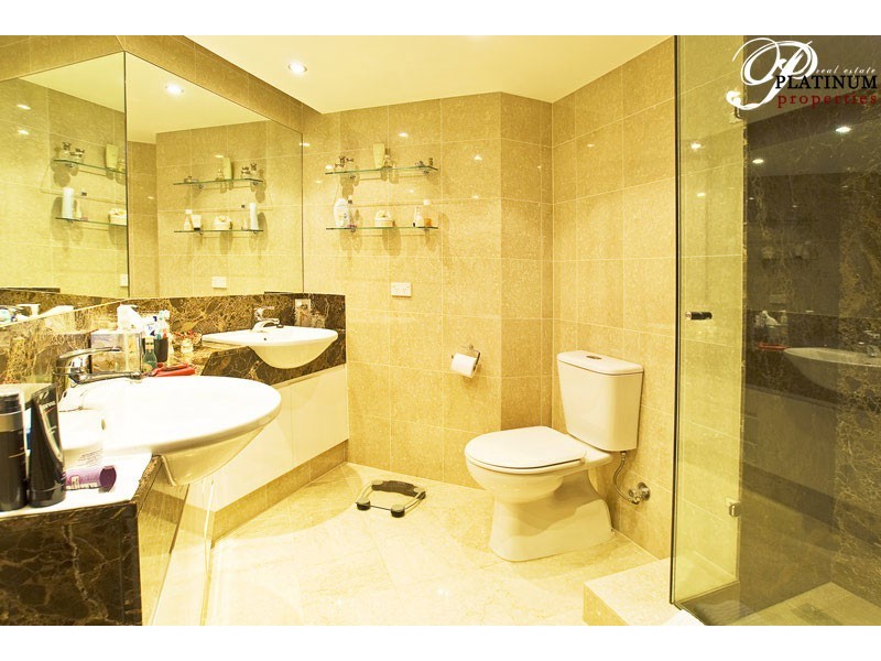 16B/114 Marine Pde, Southport QLD 4215