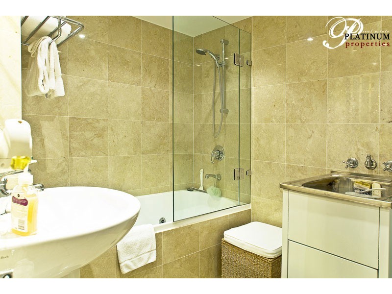 16B/114 Marine Pde, Southport QLD 4215