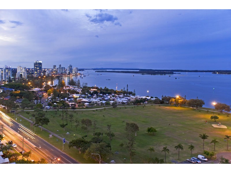 16B/114 Marine Pde, Southport QLD 4215