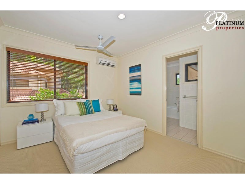 21 Ballybunyon Crescent, Hope Island QLD 4212