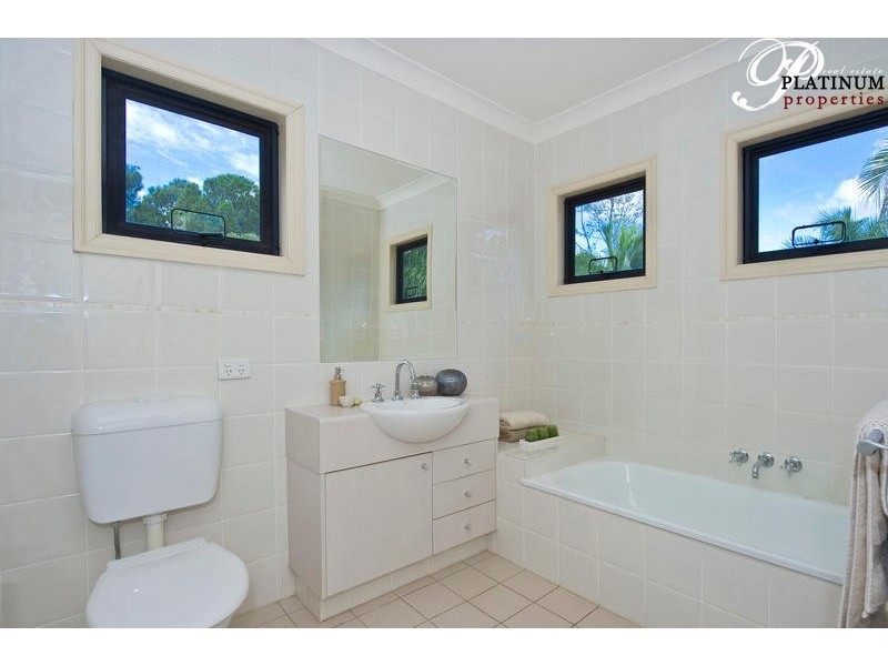 21 Ballybunyon Crescent, Hope Island QLD 4212