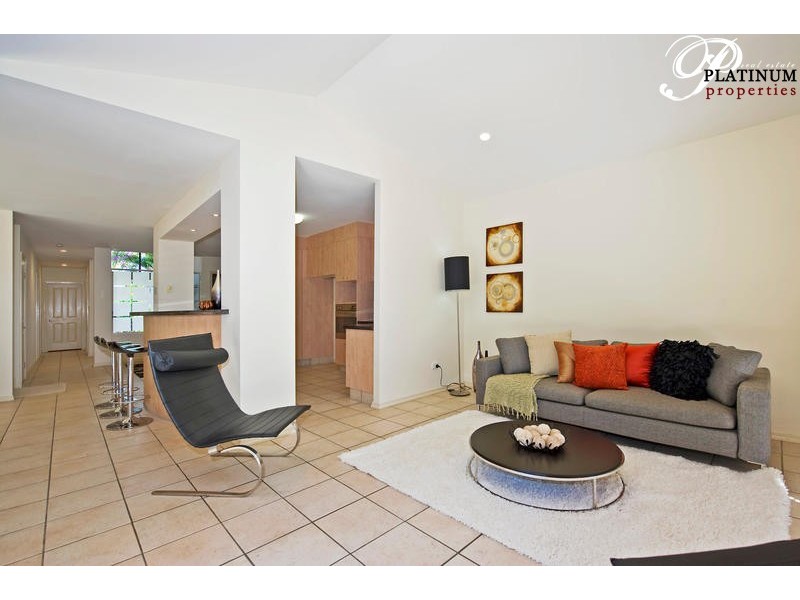 21 Ballybunyon Crescent, Hope Island QLD 4212