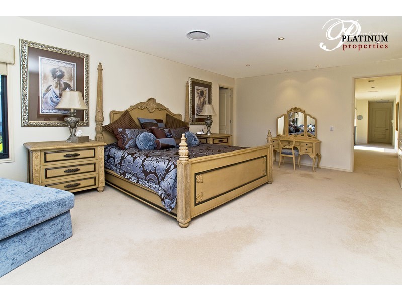 Hope Island QLD 4212