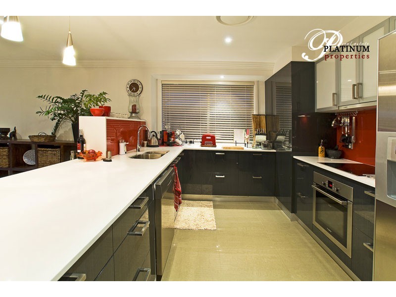 39 Pebble Beach Drive, Runaway Bay QLD 4216